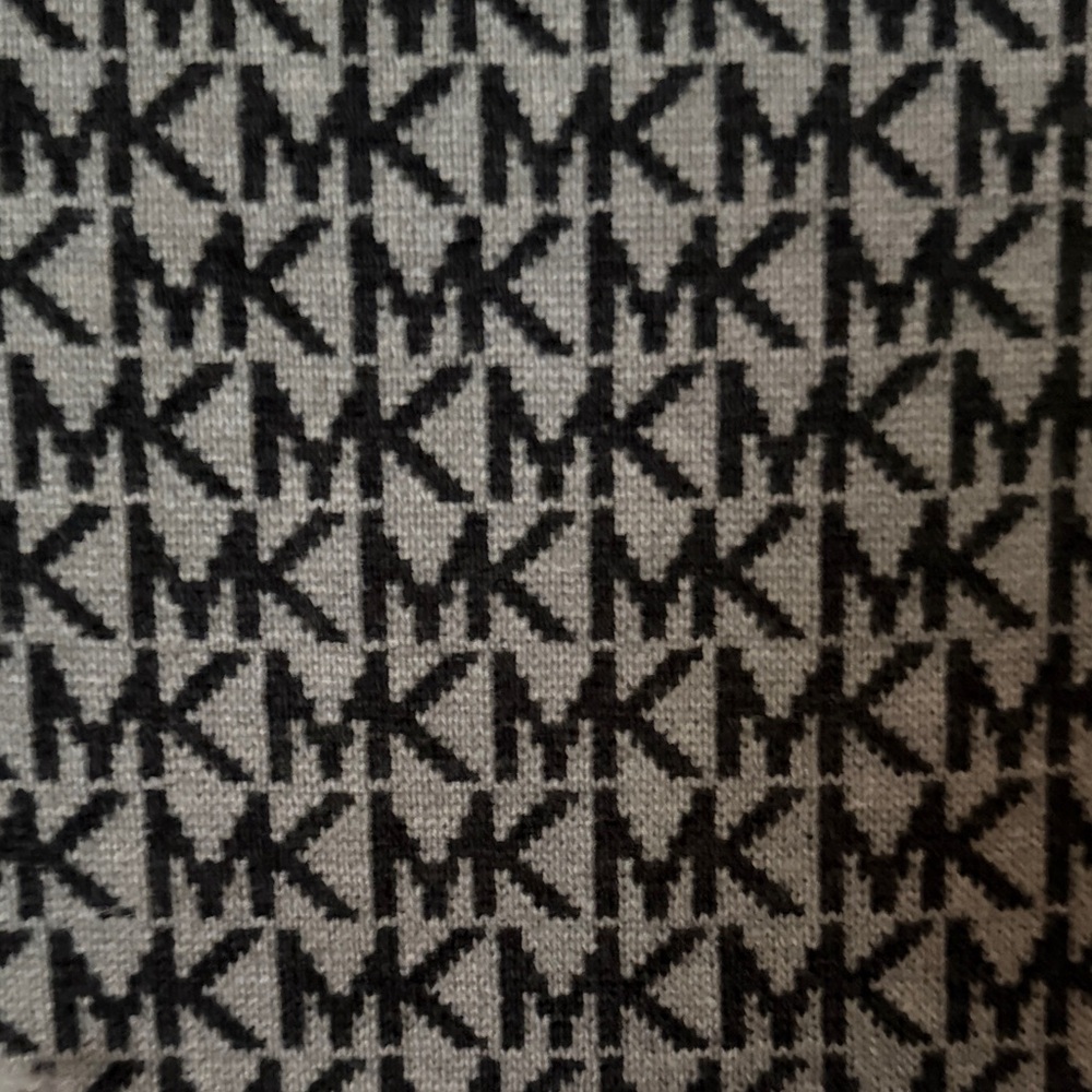 Stylish Gray MK Patterned Scarf - image 3